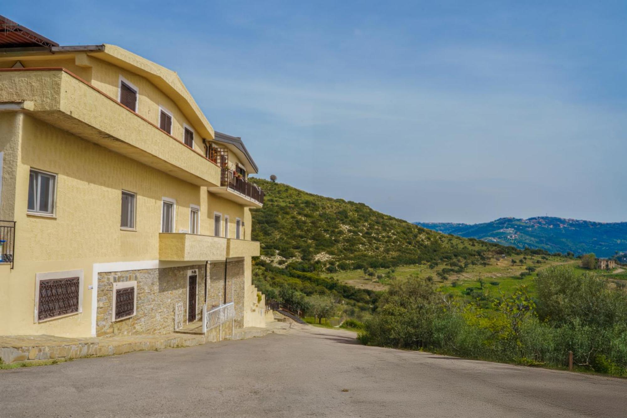 Il Panorama Housing Cilento Aparthotel Санта Мария ди Кастелабате Екстериор снимка